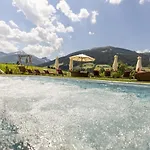Отель Alpbacherhof Mountain &