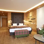 Alpbacherhof Mountain & Отель Альпбах