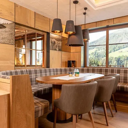 Alpbacherhof Mountain & 4* 알프바취